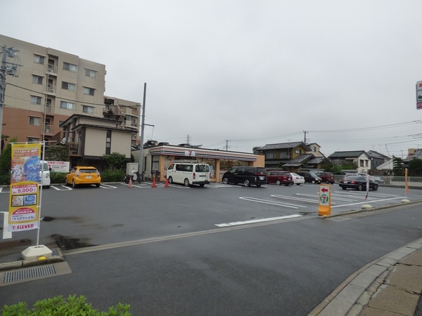 コンビニ　セブンイレブン草加氷川北店（コンビニ）まで358m