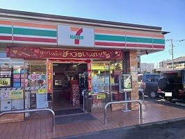 コンビニ　セブンイレブン（コンビニ）まで300m