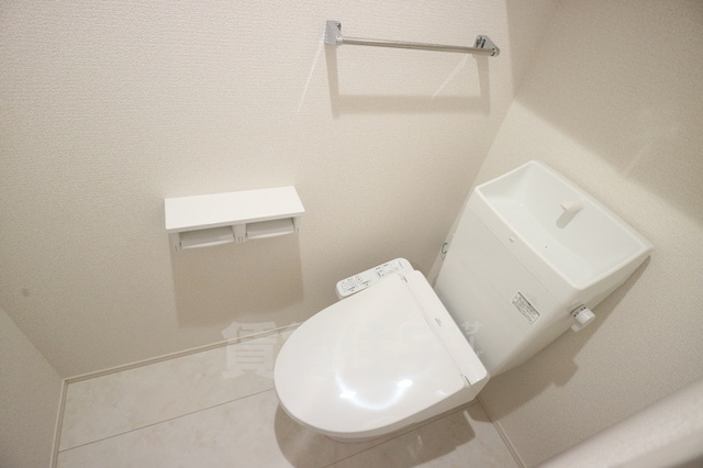 ＪＲ山陽本線 土山駅 徒歩10分 2階建 築1年のトイレ写真