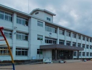 小学校　鶴居小学校（小学校）まで1100m