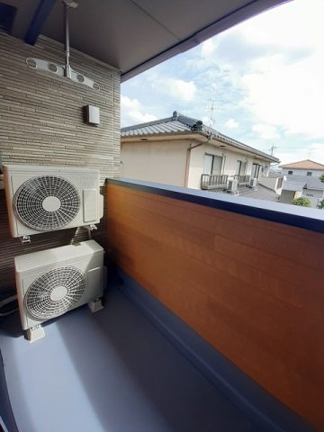 バルコニー　暖かな日差しのふりそそぐバルコニー