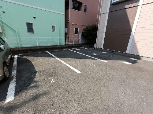 駐車場　駐車場は有料です。