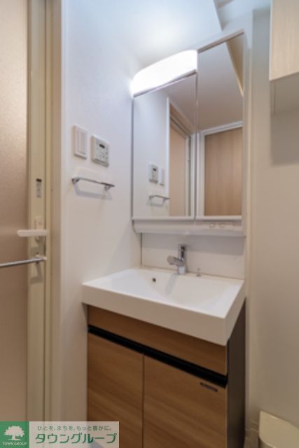 洗面設備　※写真は同タイプ住戸です。