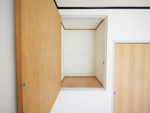 収納　腰高収納