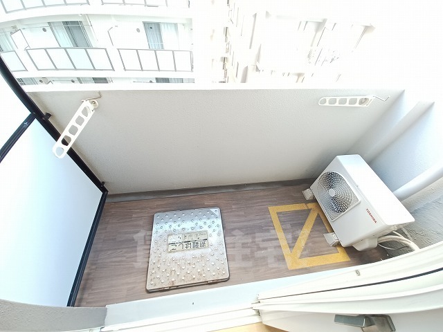 バルコニー　同建物　別部屋