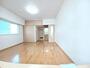 居室・リビング　同建物　別部屋