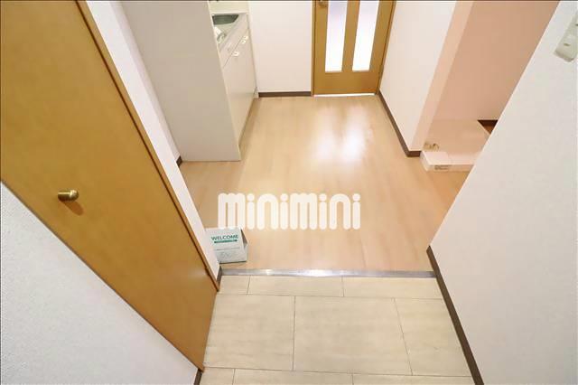 玄関　別部屋の写真です