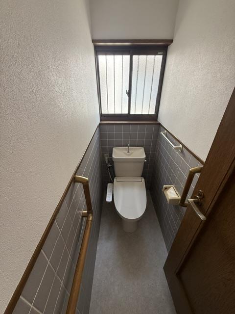 高砂戸建のトイレ写真