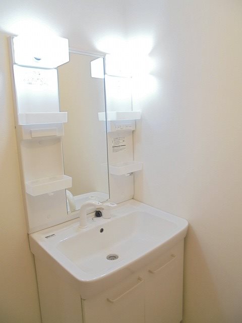 洗面設備　写真は201号室です。（参考）