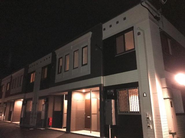 建物外観　外観写真（夜）
