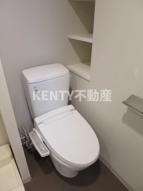 トイレ　落ち着いた色調のトイレです