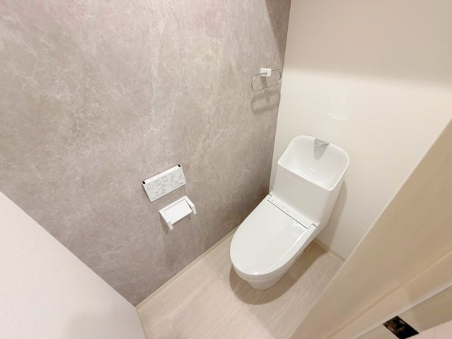 トイレ　綺麗なトイレにはウォシュレット標準装備です。