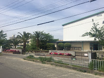中学校　堺市立三原台中学校（中学校）まで964m