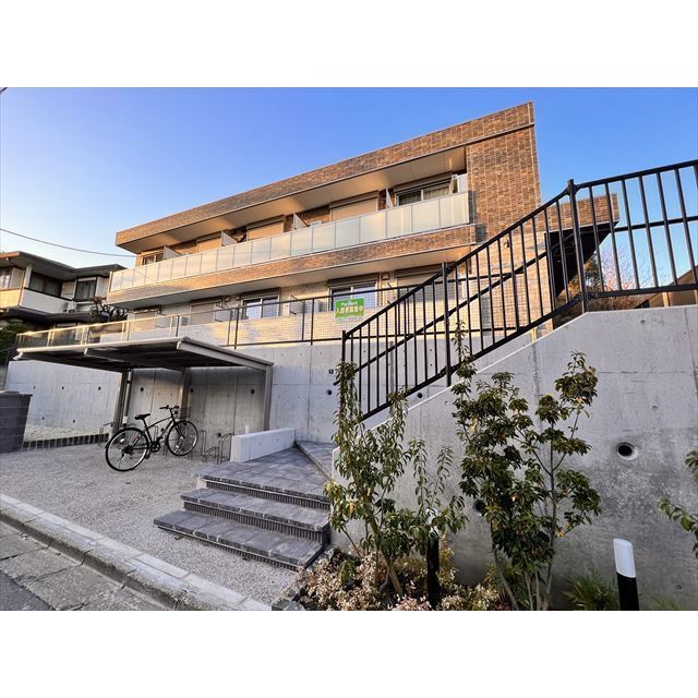 建物外観　南向きで開放感有り
