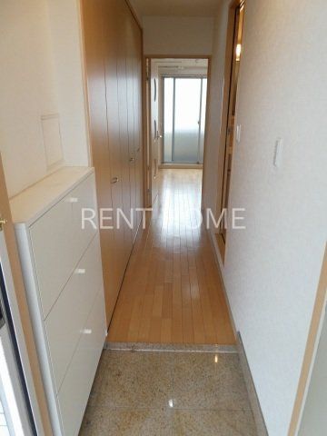 玄関　下駄箱付き
