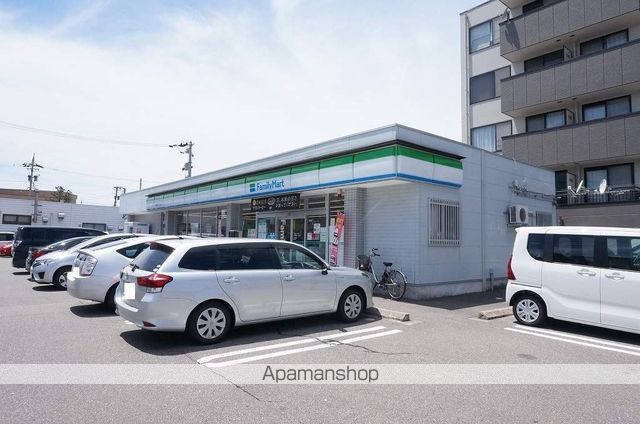 コンビニ　ファミリーマート（コンビニ）まで103m