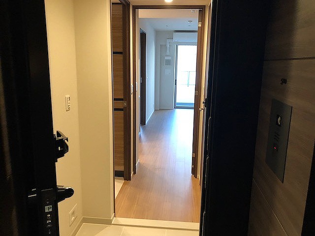 玄関　※別部屋の参考写真です。