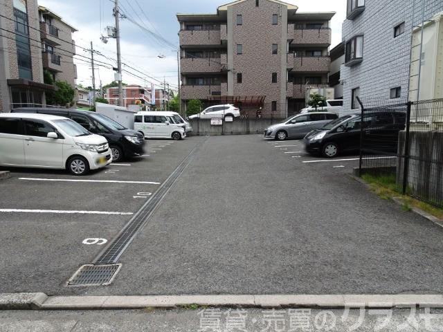 駐車場　敷地内駐車場