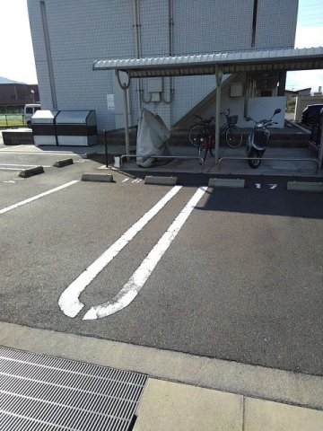 駐車場　車をお持ちの方に嬉しい駐車場付きの物件です