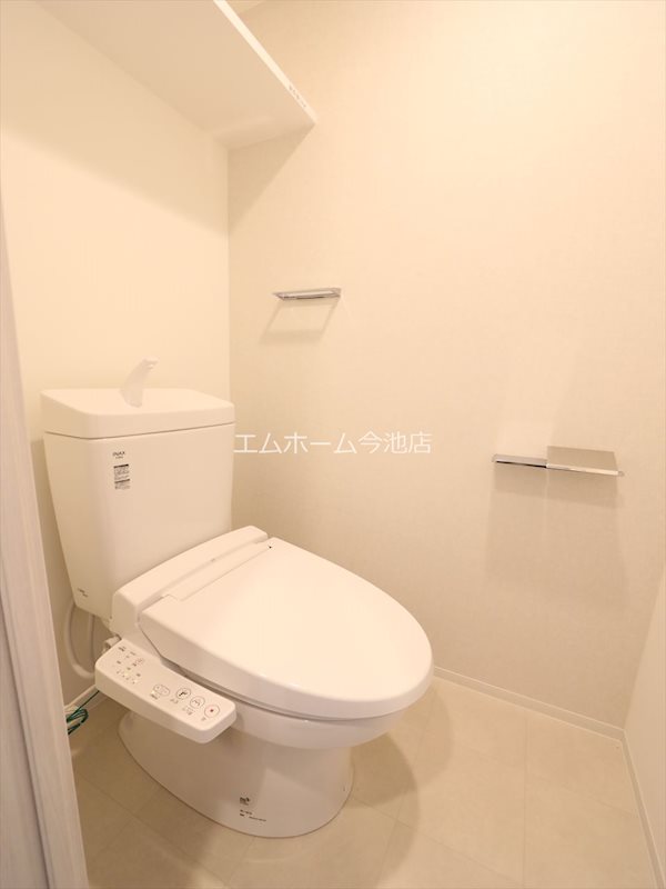 トイレ　温水洗浄暖房便座付トイレ