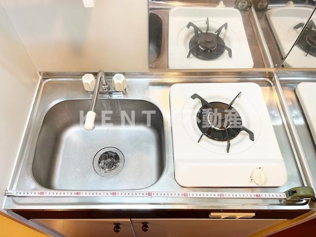 キッチン　コンパクトなキッチンで掃除もラクラク