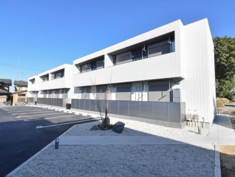 建物外観　駐車場