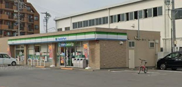 コンビニ　ファミリーマート西尾新渡場店（コンビニ）まで1220m