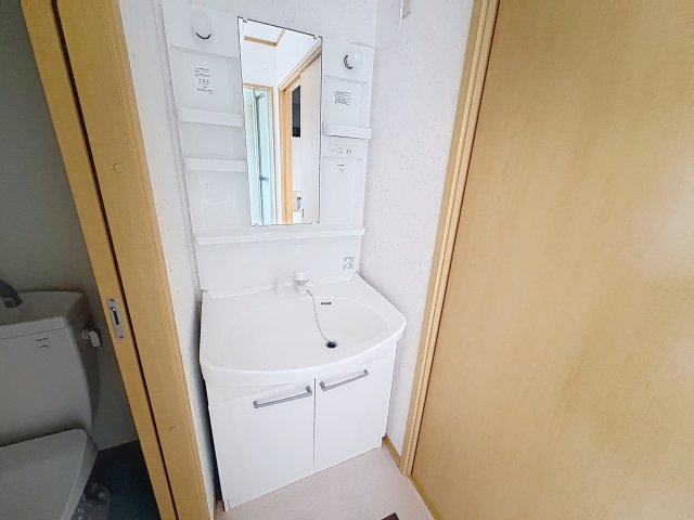 洗面設備　掲載写真は同型モデルを掲載しており実際のお部屋と仕様等が異な