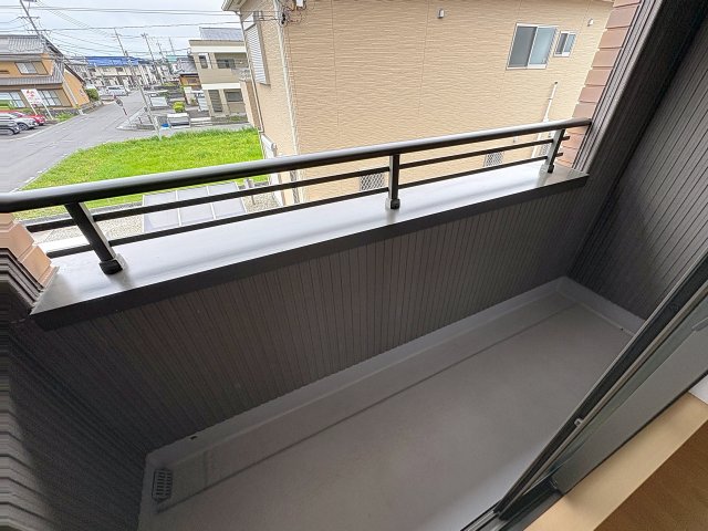 バルコニー　掲載写真は同型モデルを掲載しており実際のお部屋と仕様等が異な