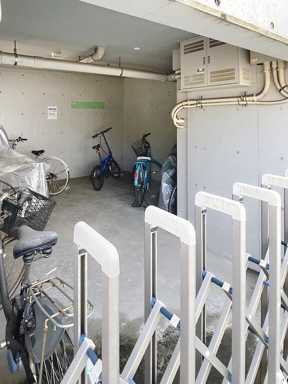 その他共有部分　自転車１台無料／バイク50ｃｃのみ月額1500円を賃料上乗せ