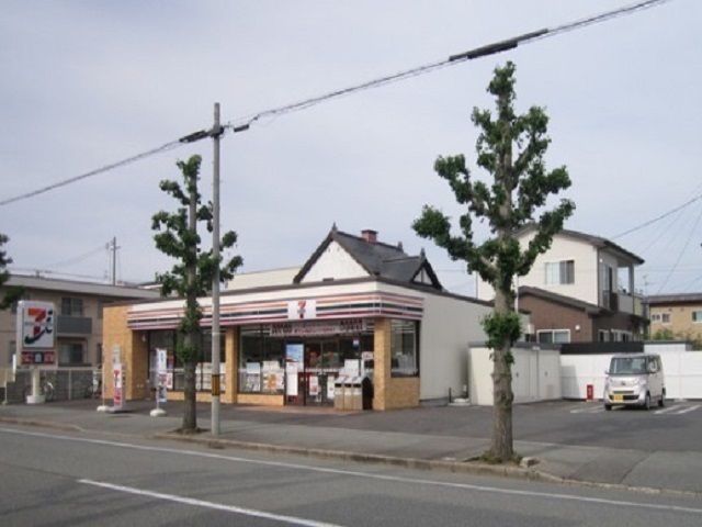 コンビニ　セブンイレブン秋田明田店（コンビニ）まで140m