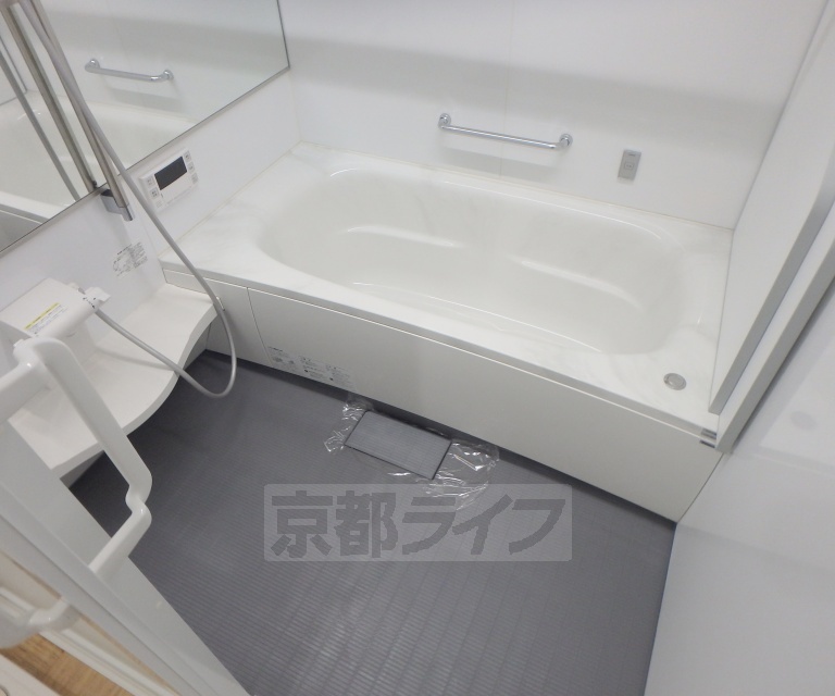 バス・シャワールーム　ゆったり浸かれるお風呂です。