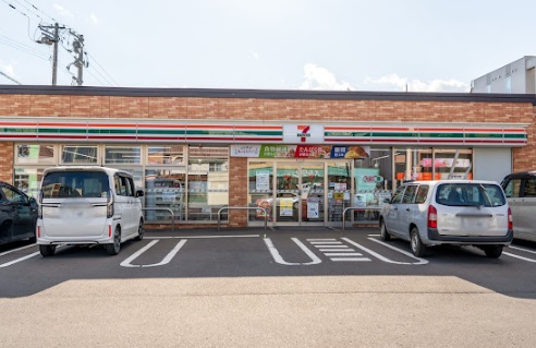 コンビニ　セブンイレブン千歳末広店（コンビニ）まで131m