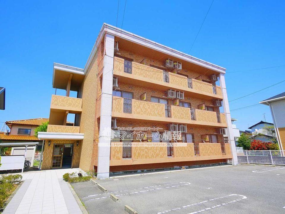 建物外観　お日様の光と爽やかな風をたっぷりと取り込めます♪