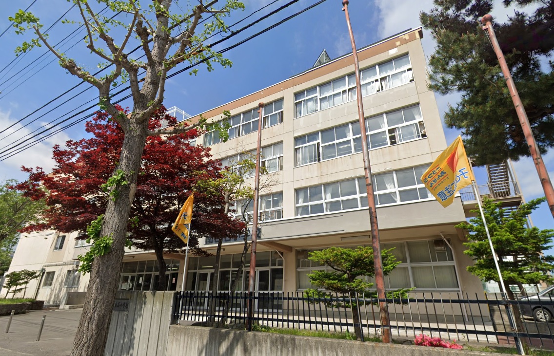 小学校　札幌市立南白石小学校（小学校）まで281m