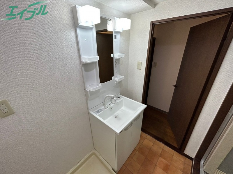 洗面設備　※同棟別部屋の写真です