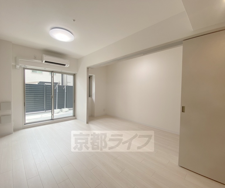 CREST TAPP 京都太秦天神川 DEX IIの居間写真