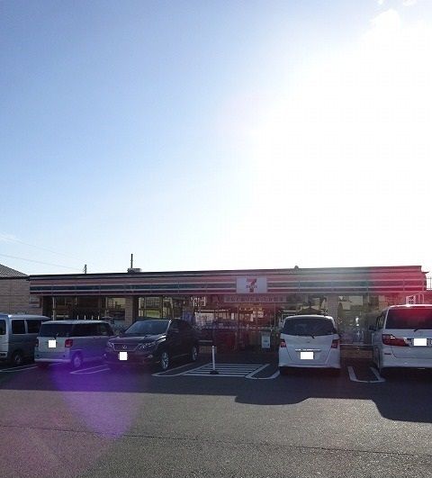 コンビニ　セブンイレブン（コンビニ）まで750m