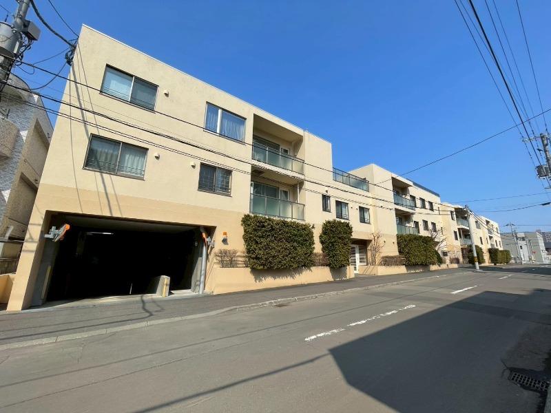 建物外観　「ブリリア中央図書館前　ＴＷＩＮ　ＰＡＴＩＯ」