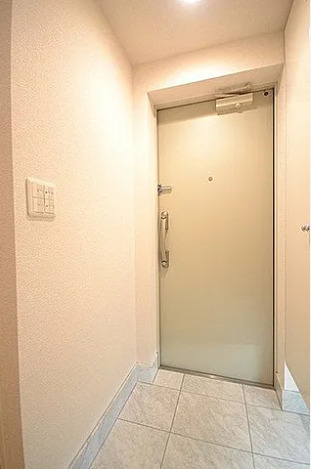 玄関　※別部屋の参考写真です。