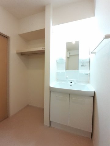 洗面設備　コンパクトで使いやすい洗面所