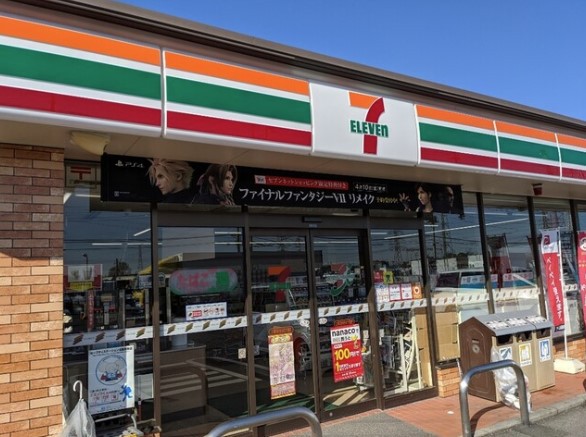 コンビニ　セブン－イレブン厚木飯山南店（コンビニ）まで798m