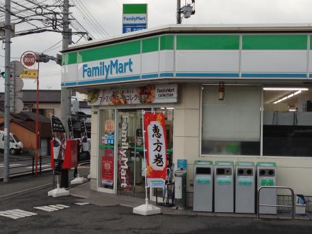 コンビニ　ファミリーマート小倉重住二丁目店（コンビニ）まで858m