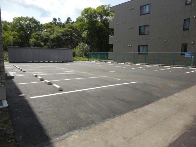 駐車場　駐車場