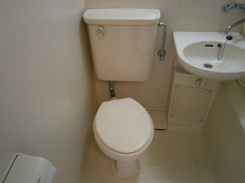 トイレ　トイレはバスルームにございます