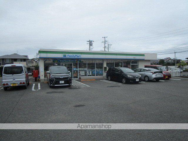 コンビニ　ファミリーマート（コンビニ）まで1154m