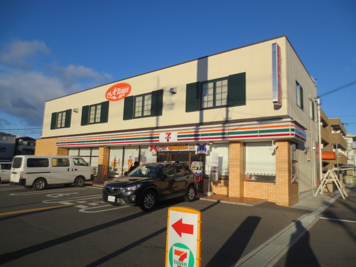 コンビニ　セブンイレブン枚方長尾家具2丁目店（コンビニ）まで251m