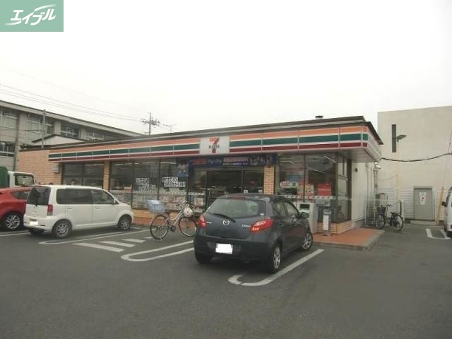 コンビニ　セブンイレブン岡山内山下1丁目店（コンビニ）まで176m