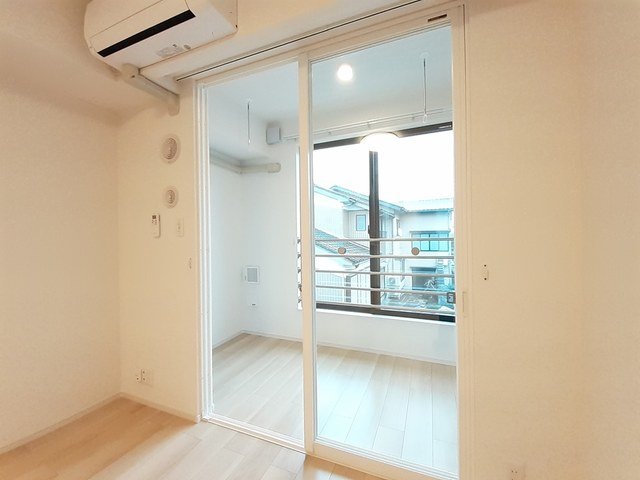 その他設備　サンルーム。雨の日や冬でも安心して洗濯物が干せます！