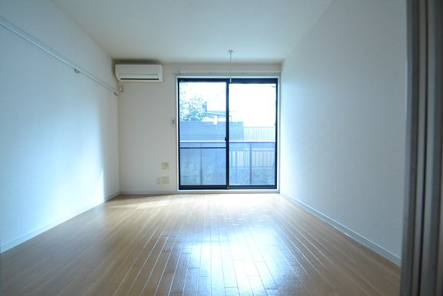 居室・リビング　南向き。６帖のお部屋です！